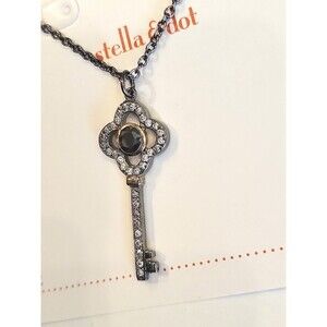 Stella & Dot Clover Key Sparkling Rhinestone Pave Gun Metal Necklace New In Box